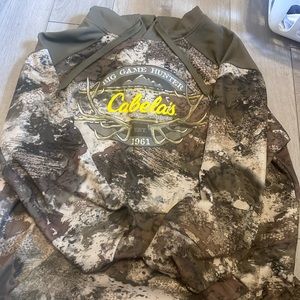 Cabela’s sweatshirt